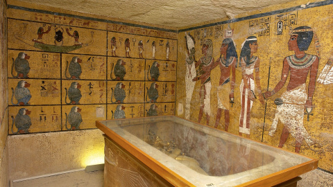 La tumba de Tutankamón esconde "algo" detrás sus muros. Aquí, su réplica. La tumba de Tutankamón esconde "algo" detrás sus muros. Aquí, su réplica.