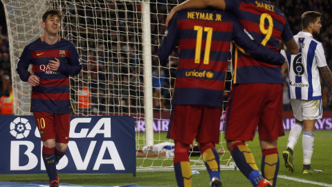 Nyemar y Suárez corren a abrazarse con Messi. /REUTERS Nyemar y Suárez corren a abrazarse con Messi. /REUTERS