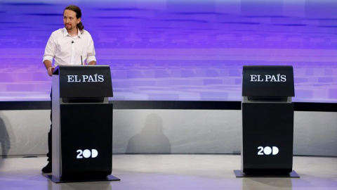 El candidato de Podemos a la Presidencia del Gobierno, Pablo Iglesias, momentos antes del inicio del debate digital con los candidatos de Ciudadanos, Albert Rivera, y PSOE, Pedro Sánchez, organizado por el periódico El País, esta tarde en M El candidato de Podemos a la Presidencia del Gobierno, Pablo Iglesias, momentos antes del inicio del debate digital con los candidatos de Ciudadanos, Albert Rivera, y PSOE, Pedro Sánchez, organizado por el periódico El País, esta tarde en M
