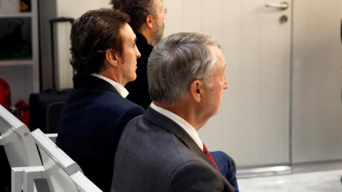 l cantante José Ramón Márquez, más conocido como Ramoncín (i), acusado junto a tres exdirectivos de la Sociedad General de Autores (SGAE) por urdir una trama de emisión de facturas falsas con la que sustrajeron 57.402 euros a esa entidad, d l cantante José Ramón Márquez, más conocido como Ramoncín (i), acusado junto a tres exdirectivos de la Sociedad General de Autores (SGAE) por urdir una trama de emisión de facturas falsas con la que sustrajeron 57.402 euros a esa entidad, d