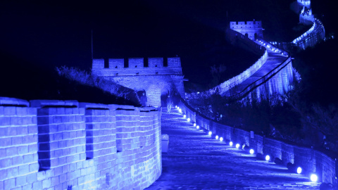 La Gran Muralla China ilumanada por el 70 aniversario de las Naciones Unidas en Pekín. REUTERS/Li Sanxian