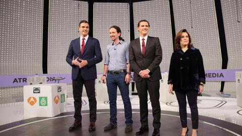 De izquierda a derecha, el secretario general del PSOE, Pedro Sánchez; el secretario general de Podemos, Pablo Iglesias; el presidente de Ciudadanos, Albert Rivera, y la vicepresidenta del Gobierno y candidata por Madrid al Congreso, Soraya