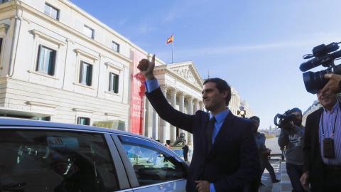 El candidato de Ciudadanos a presidente del Gobierno, Albert Rivera, a su llegada a las XIX jornadas de puertas abiertas del Congreso de los Diputados. EFE/Fernando Alvarado El candidato de Ciudadanos a presidente del Gobierno, Albert Rivera, a su llegada a las XIX jornadas de puertas abiertas del Congreso de los Diputados. EFE/Fernando Alvarado