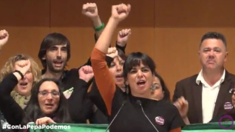 Teresa Rodríguez cantando el himno de Andalucía en el mitin de Podemos en Cádiz Teresa Rodríguez cantando el himno de Andalucía en el mitin de Podemos en Cádiz
