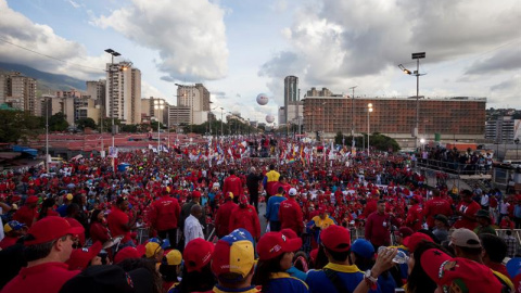 Simpatizantes de la coalición oficialista Gran Polo Patriotico (GPP) asisten al cierre de campaña de las elecciones legislativas en Caracas (Venezuela).- EFE Simpatizantes de la coalición oficialista Gran Polo Patriotico (GPP) asisten al cierre de campaña de las elecciones legislativas en Caracas (Venezuela).- EFE