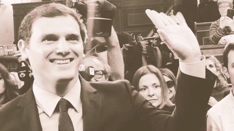 Albert Rivera difundió esta foto en su Twitter en blanco y negro, en plan Adolfo Suárez Albert Rivera difundió esta foto en su Twitter en blanco y negro, en plan Adolfo Suárez