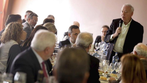 Margallo durante el encuentro celebrado en Elche con empresarios del parque empresarial ilicitano y del resto de la provincia de Alicante. EFE Margallo durante el encuentro celebrado en Elche con empresarios del parque empresarial ilicitano y del resto de la provincia de Alicante. EFE