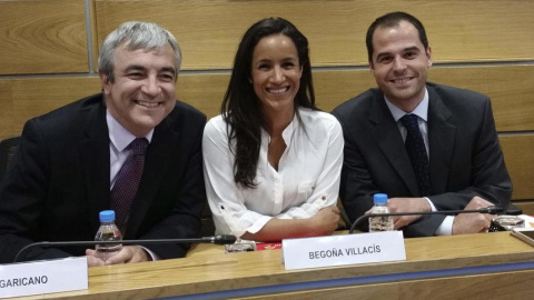 Los líderes madrileños de Ciudadanos Ignacio Aguado (Comunidad) y Begoña Villacís (Ayuntamiento), junto a Garicano. Archivo EFE