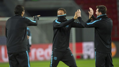 Neymar, durante el entrenamiento del Barça de este martes. EFE/GUIDO KIRCHNER Neymar, durante el entrenamiento del Barça de este martes. EFE/GUIDO KIRCHNER