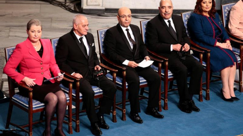 (De izq a der) La presidenta del Comité del Nobel, Kaci Kullman Five, y los miembros del Cuarteto de Diálogo de Túnez el secretario general de la Unión General de Trabajadores Tunecinos (UGTT), Houcine Abassi; el presidente de Asociación Na (De izq a der) La presidenta del Comité del Nobel, Kaci Kullman Five, y los miembros del Cuarteto de Diálogo de Túnez el secretario general de la Unión General de Trabajadores Tunecinos (UGTT), Houcine Abassi; el presidente de Asociación Na