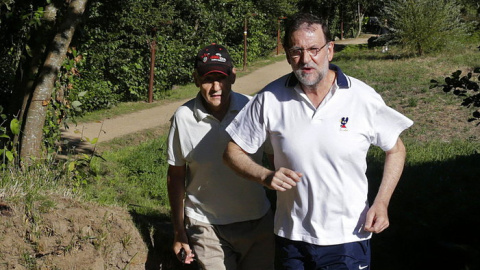 Rajoy hace 'footing' en sus vacaciones de este verano en la Ruta da Pedra e da Auga. Rajoy hace 'footing' en sus vacaciones de este verano en la Ruta da Pedra e da Auga.