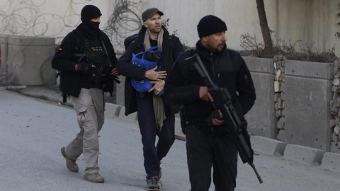 En el atentado con coche bomba falleció también Isidro Gabino San Martín Hernández, de 48 años y procedente de León, miembro de la Unidad de antidisturbios de la Policía Nacional.- EFE