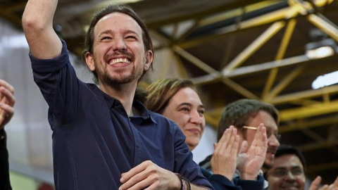 El candidato de Podemos a la Presidencia del Gobierno, Pablo Iglesias, junto a la alcaldesa de Barcelona, Ada Colau. EFE El candidato de Podemos a la Presidencia del Gobierno, Pablo Iglesias, junto a la alcaldesa de Barcelona, Ada Colau. EFE