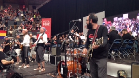 banda de la movida valenciana "Batxoketa Rock" que ha amenizado el acto del PSOE en Valencia banda de la movida valenciana "Batxoketa Rock" que ha amenizado el acto del PSOE en Valencia