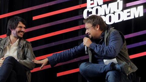 El cabeza de lista por Barcelona de En Comú Podem, Xavier Domènech (d) acompañado de los eurodiputados Ernest Urtasun (i) y Ska Keller celebran el acto Stop TTIP sobre el acuerdo de libre comercio EFE/Marta Pérez El cabeza de lista por Barcelona de En Comú Podem, Xavier Domènech (d) acompañado de los eurodiputados Ernest Urtasun (i) y Ska Keller celebran el acto Stop TTIP sobre el acuerdo de libre comercio EFE/Marta Pérez