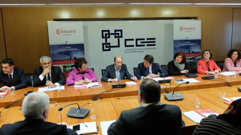 Rubalcaba en un acto con los empresarios de Granada. / EP Rubalcaba en un acto con los empresarios de Granada. / EP