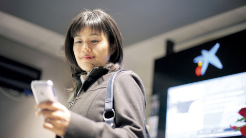 CaixaBank lanza un servicio de pago por móvil. CaixaBank lanza un servicio de pago por móvil.