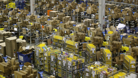 Interior de un centro logístico de Amazon. REUTERS Interior de un centro logístico de Amazon. REUTERS