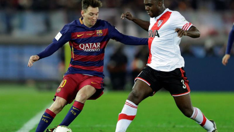 Lionel Messi en acción contra el defensor de River Plate Eder Balanta durante el partido final de la Copa Mundial de Clubes de la FIFA 2015 entre el FC Barcelona y Río de la Plata en Yokohama, al sur de Tokio. EFE Lionel Messi en acción contra el defensor de River Plate Eder Balanta durante el partido final de la Copa Mundial de Clubes de la FIFA 2015 entre el FC Barcelona y Río de la Plata en Yokohama, al sur de Tokio. EFE