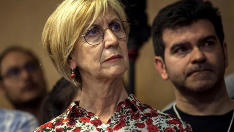 La ex candidata de UPYD, Rosa Díez, durante la comparecencia del líder y candidato del partido, Andrés Herzog, en su comparecencia ante los medios de comunicación. EFE/Santi Donaire.