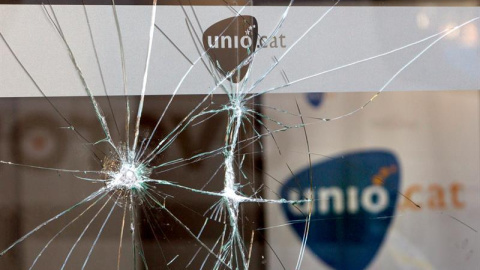 Así ha quedado la fachada de Unió./EFE