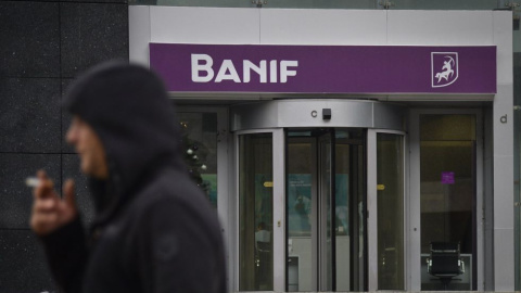 Sucursal en Lisboa del banco portugués Banif, comprado por el Santander. / AFP Sucursal en Lisboa del banco portugués Banif, comprado por el Santander. / AFP