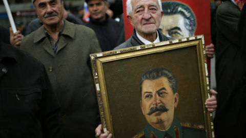 Comunistas rusos celebran hoy el 136 aniversario del nacimiento de Stalin./REUTERS
