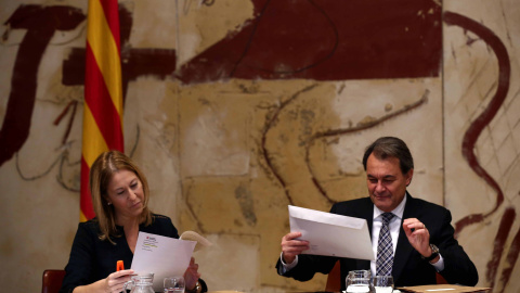 El presidente de la Generalitat en funciones, Artur Mas, y la vicepresidenta Neus Munté, durante la reunión semanal del Govern. EFE/Toni Albir