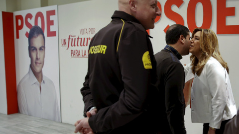 La presidenta de la Junta de Andalucía, Susana Díaz, a su llegada a la sede del PSOE para asistir a la reunión del Comité Federal para analizar los posible pactos tras las elecciones del 20-D. REUTERS/Susana Vera La presidenta de la Junta de Andalucía, Susana Díaz, a su llegada a la sede del PSOE para asistir a la reunión del Comité Federal para analizar los posible pactos tras las elecciones del 20-D. REUTERS/Susana Vera