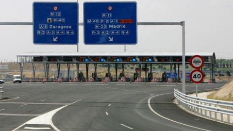 Peaje de la autopista Eje Aeropuerto, de OHL. E.P. Peaje de la autopista Eje Aeropuerto, de OHL. E.P.