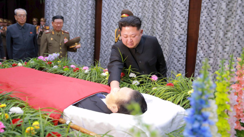 Kim Jong Un despide a Kim Yang Gon, ex alto mando del régimen de Corea del Norte. REUTERS