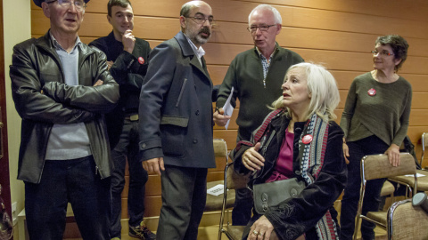 El portavoz de Sare y exconsejero de Justicia del Gobierno vasco, Joseba Azkarraga, con el histórico dirigente de la izquierda abertzale, Tasio Erkizia, el ex asesor del Lehendakari Ibarretxe, Gorka Espiau, el ex consejero del Gobierno Vasc El portavoz de Sare y exconsejero de Justicia del Gobierno vasco, Joseba Azkarraga, con el histórico dirigente de la izquierda abertzale, Tasio Erkizia, el ex asesor del Lehendakari Ibarretxe, Gorka Espiau, el ex consejero del Gobierno Vasc