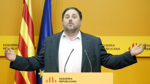 El presidente de ERC, Oriol Junqueras, durante la rueda de prensa en Barcelona. / ANDREU DALMAU (EFE) El presidente de ERC, Oriol Junqueras, durante la rueda de prensa en Barcelona. / ANDREU DALMAU (EFE)