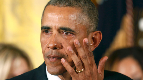 Obama se emociona durante su comparecencia. REUTERS/Kevin Lamarque
