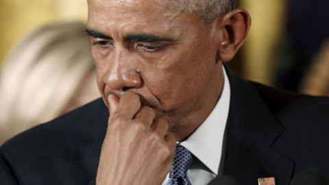 Obama se emociona durante su comparecencia. REUTERS/Kevin Lamarque