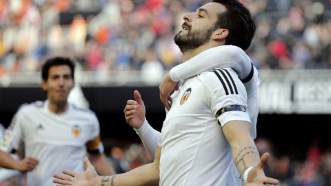 Negredo celebra uno de sus goles al Granada. EFE/Manuel Bruque Negredo celebra uno de sus goles al Granada. EFE/Manuel Bruque