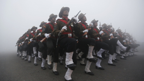 Soldados indios participan en el ensayo para el desfile Día de la República en Nueva Delhi. REUTERS/Anindito Mukherjee