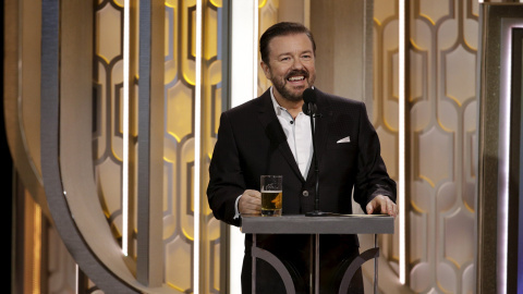 Ricky Gervais presenta los premios de Globos de Oro en Beverly Hills, California. REUTERS / Paul Drinkwater