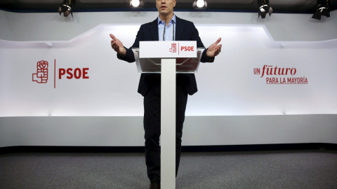 El secretario general del PSOE, Pedro Sanchez, durante la rueda de prensa tras la reunión de la Ejecutiva del partido. REUTERS/Juan Medina El secretario general del PSOE, Pedro Sanchez, durante la rueda de prensa tras la reunión de la Ejecutiva del partido. REUTERS/Juan Medina