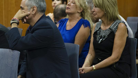 Marisol Yagüe, Isabel García Marcos y el exconcejal Tomás Reñones en una las sesiones del juicio. /EFE Marisol Yagüe, Isabel García Marcos y el exconcejal Tomás Reñones en una las sesiones del juicio. /EFE