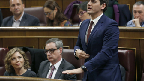 El líder de Ciudadanos, Albert Rivera, durante su toma de posesión como parlamentario del Congreso en la a sesión constitutiva de la Cámara Baja, que ha inaugurado hoy la XI Legislatura. EFE/Sergio Barrenechea