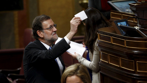 Mariano Rajoy vota en el Parlamento.- REUTERS