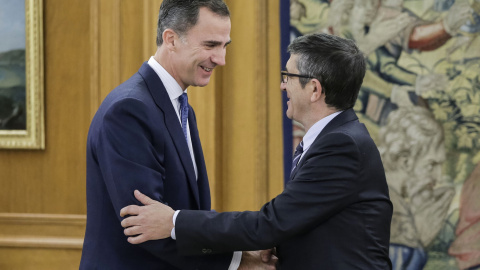 El Rey ha recibido esta mañana en el Palacio de la Zarzuela al presidente del Congreso, Patxi López.- EFE El Rey ha recibido esta mañana en el Palacio de la Zarzuela al presidente del Congreso, Patxi López.- EFE