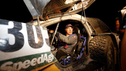 Carlos Sainz tras llegar a la meta este miércoles en la décima etapa del Dakar. Carlos Sainz tras llegar a la meta este miércoles en la décima etapa del Dakar.