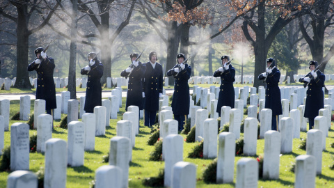 Vista general del funeral del teniente segundo de Infantería, Samuel Leftenant durante su entierro en el cementerio de Arlington, Virginia, Estados Unidos hoy 14 de enero de 2015. Samuel Leftenant combatió en la Segunda Guerra Mundial y se 