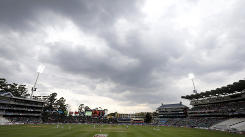 Las nubes cubren el cielo de Johannesburgo durante el partido de cricket entre Inglaterra y Sudáfrica. REUTERS/Siphiwe Sibeko