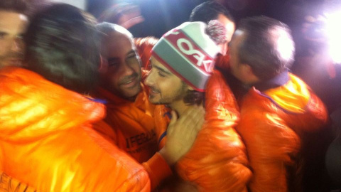 Momento en el que los bomberos voluntarios españoles son liberados por las autoridades griegas.- PROEMAID Momento en el que los bomberos voluntarios españoles son liberados por las autoridades griegas.- PROEMAID