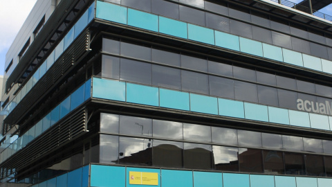 La Guardia Civil está registrando la sede de la empresa Aguas de las Cuencas Mediterráneas (Acuamed), dependiente del Ministerio de Agricultura y Medio Ambiente, por posibles irregularidades en su contratación. EFE/Víctor Lerena