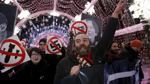 Participantes de una manifestación antifascista para conmemorar los derechos humanosdel abogado Stanislav Markelov y de la periodista Anastasia Baburova, quienes fueron asesinados por unos nacionalistas extremistas en 2009. Moscú, Rusia. RE