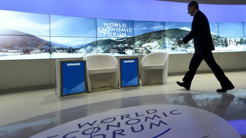 El presidente del Banco Central Europeo (BCE), Mario Draghi, asiste a una mesa redonda durante la cuadrigésimo sexta edición del Foro Económico Mundial en Davos (Suiza). EFE/Jean-Christophe Bott El presidente del Banco Central Europeo (BCE), Mario Draghi, asiste a una mesa redonda durante la cuadrigésimo sexta edición del Foro Económico Mundial en Davos (Suiza). EFE/Jean-Christophe Bott